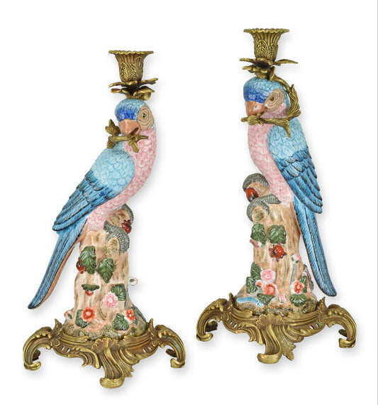 Porzellan-Papageien-Kerzenhalter mit Bronze-Montierung 36 cm (Paar), Hellblau